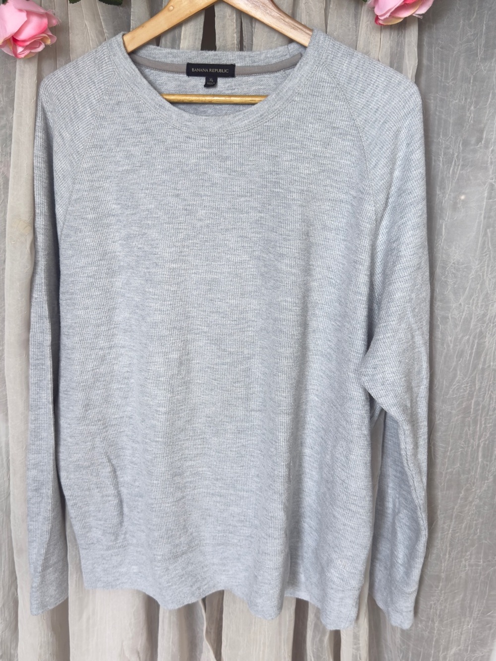 Banana Republic Men's Light Heather Gray Crewneck Sweater